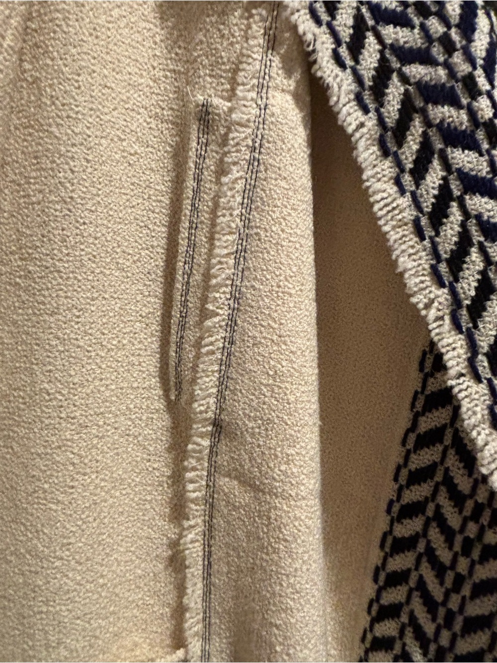 Beautiful Vintage CHANEL Cream Bouclé Coat Herringbone Trim - Picture 8 of 15